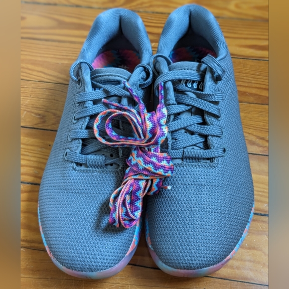 NoBull sneakers, CrossFit, men's 6, women's 7.5, gray with patterned soles - Picture 4 of 7